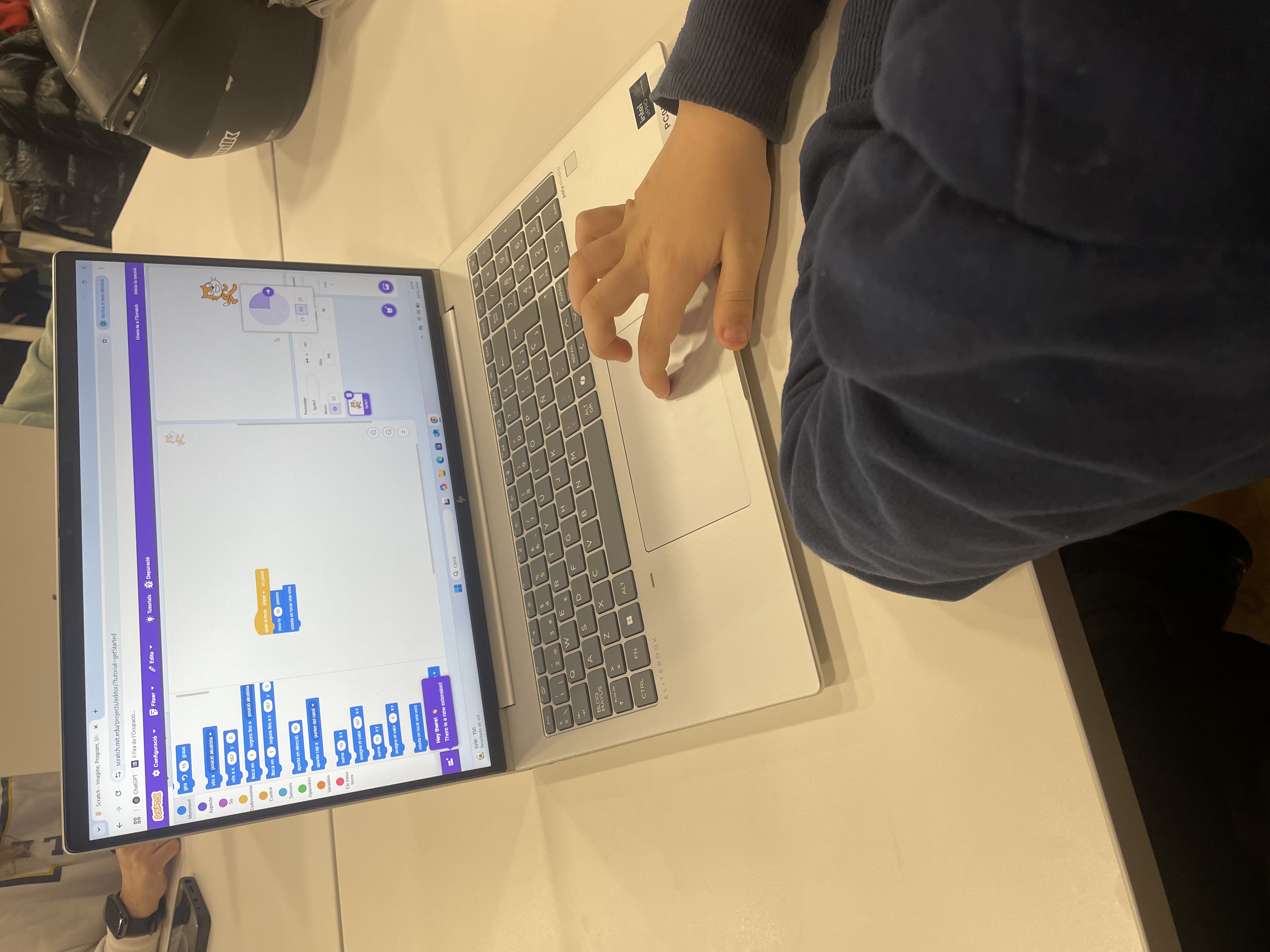 Sessió pràctica de tecnologia creativa al Campus Tech